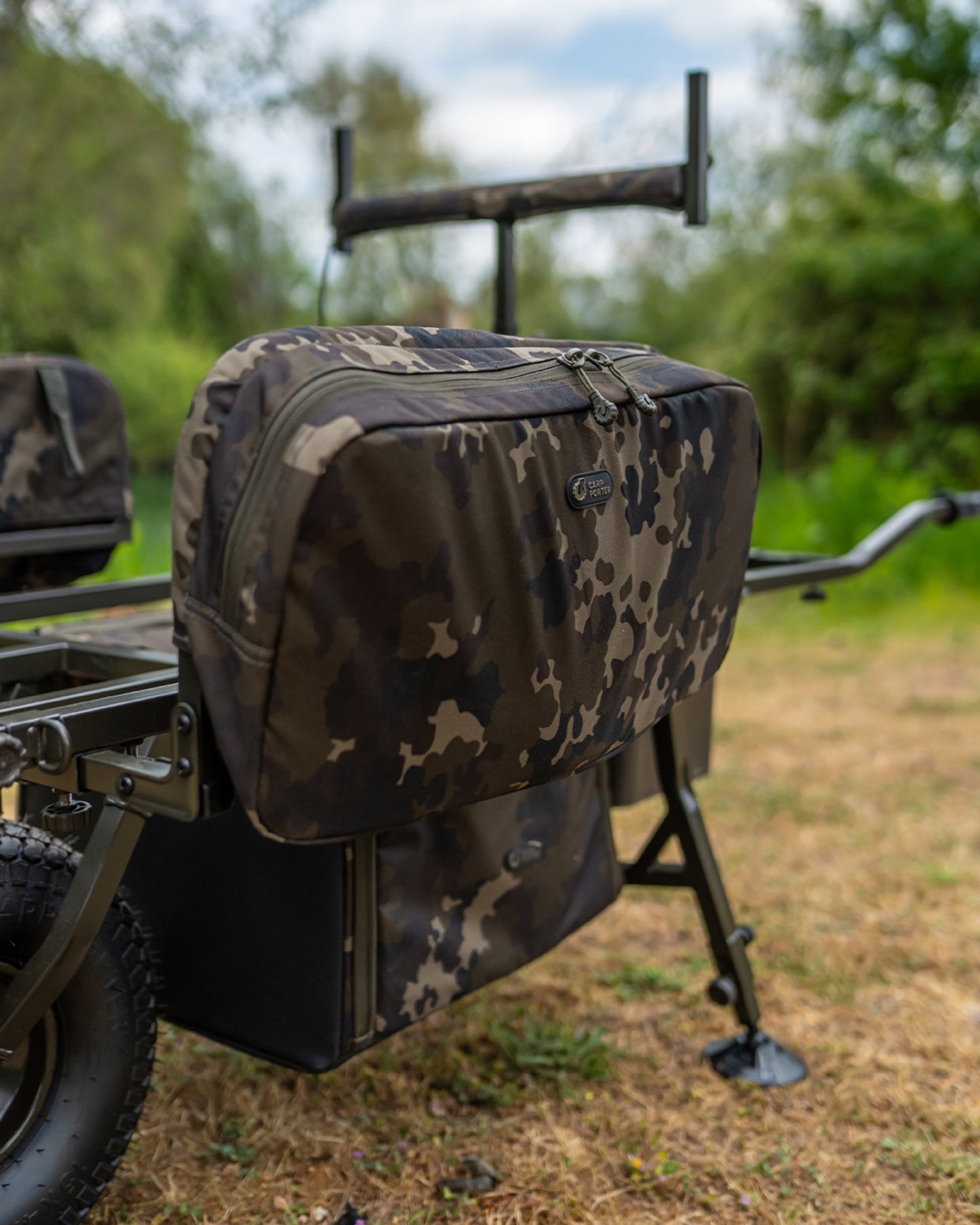 Carp Porter - Side Bar Bags Dark Kamo