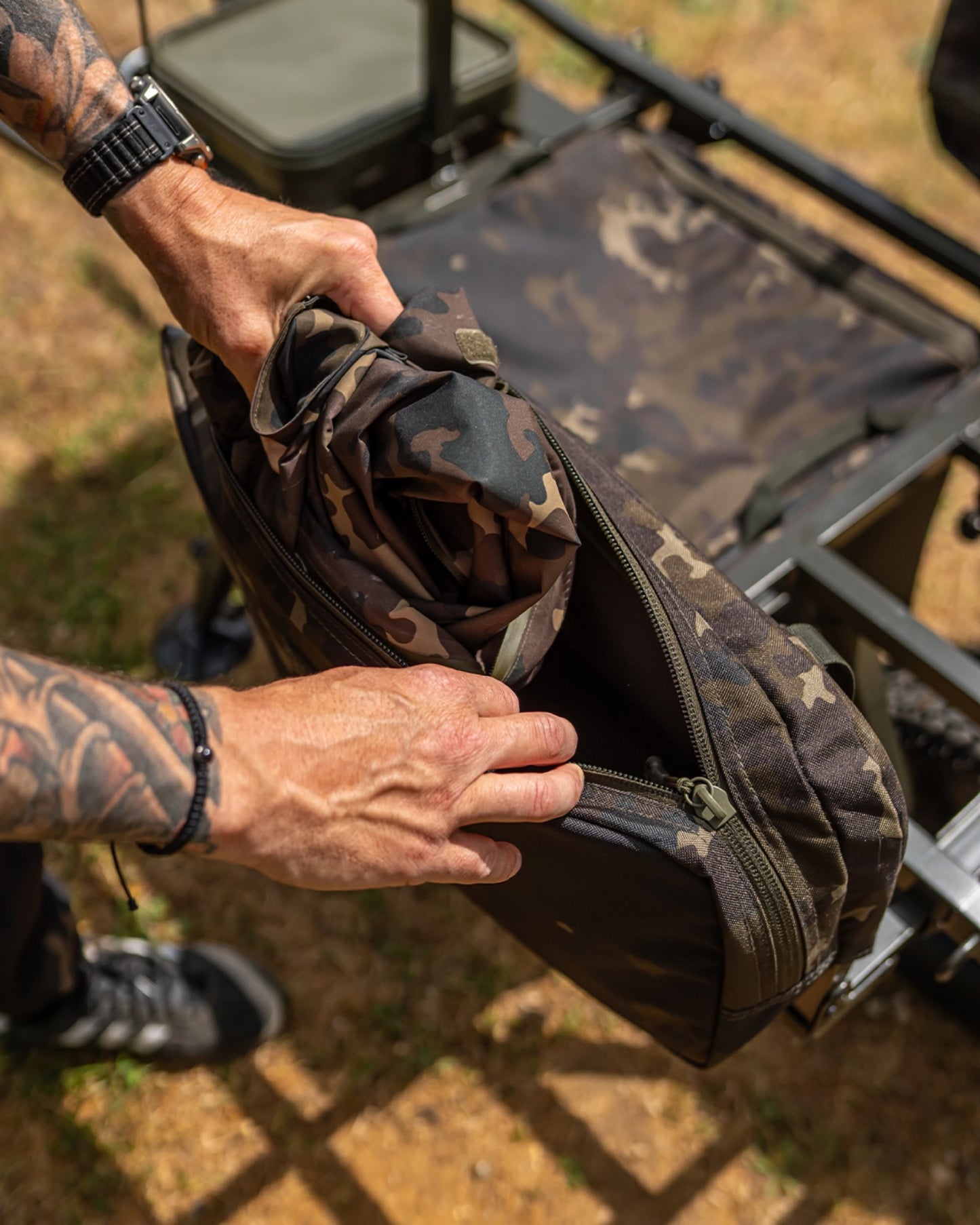 Carp Porter - Side Bar Bags Dark Kamo